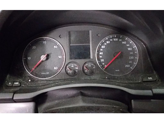 Панель приборов Volkswagen Jetta V