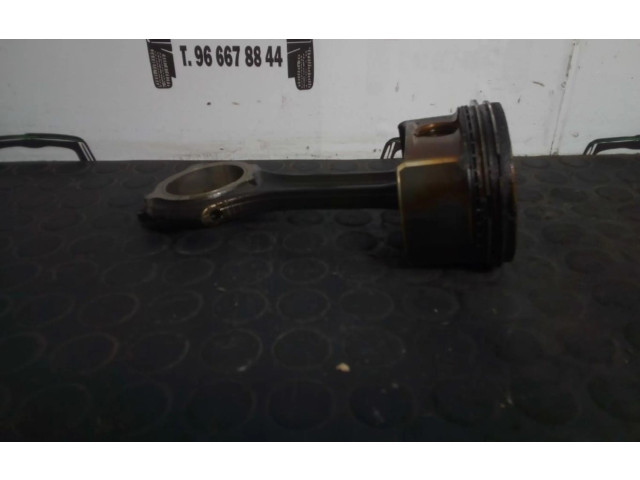 Píst Mercedes-Benz C W203