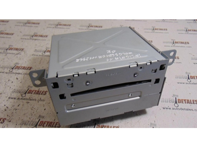 Радио/ проигрыватель CD/DVD / навигация