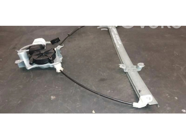 Zámek zadních dveří    Nissan Almera Tino 2001