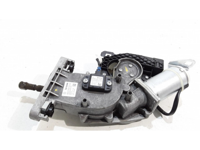 Притягиватель задней крышки