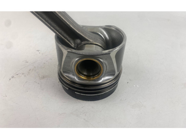 Поршень с шатуном 04LA, 011A Volkswagen Golf VII