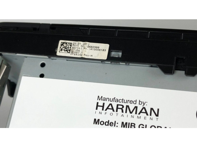 Радио/ проигрыватель CD/DVD / навигация