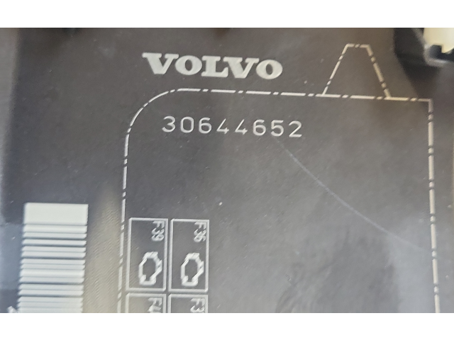 Блок предохранителей 6G9T14A076, 30644652 Volvo V70