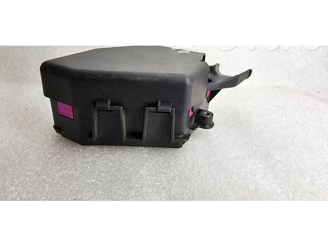 Блок предохранителей  8D1941824   Skoda Octavia Mk1 (1U)    