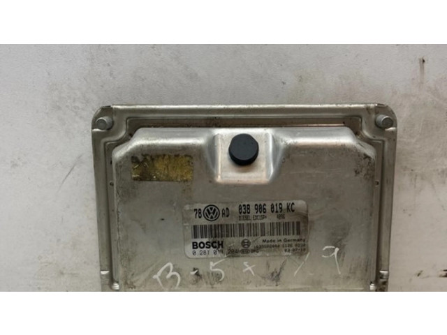 Řídící jednotka 038906019KC Audi A4 S4 B5 8D 1999