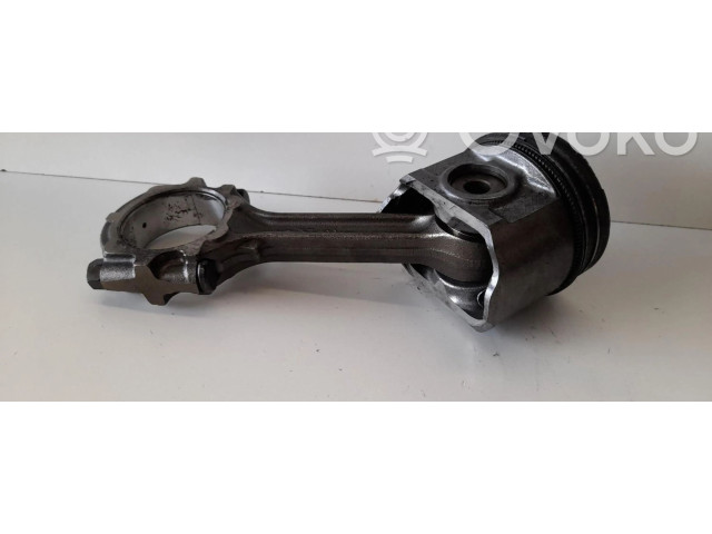 Поршень с шатуном Nissan Almera Tino