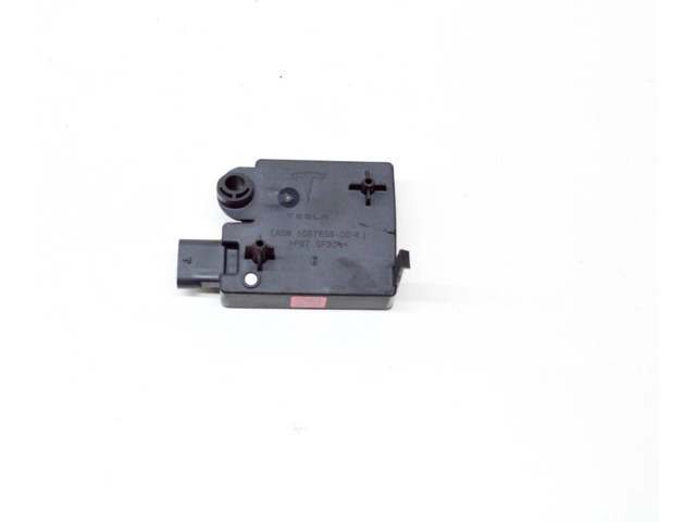 Блок комфорта 109785590F Tesla Model 3