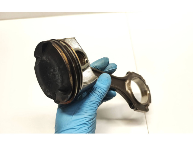 Píst A17700Q06, A17700 Mercedes-Benz C AMG W205