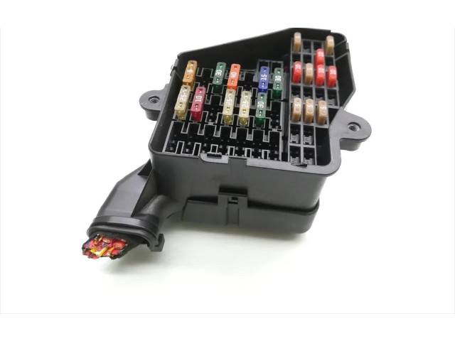 Блок предохранителей Audi A6 S6 C6 4F