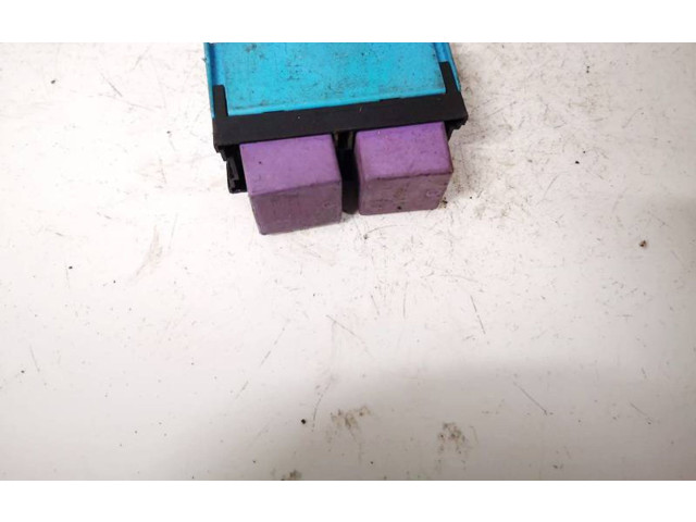 Pojistková skříňka 12V50A03525, 12V50A03.525 Renault Megane 1997