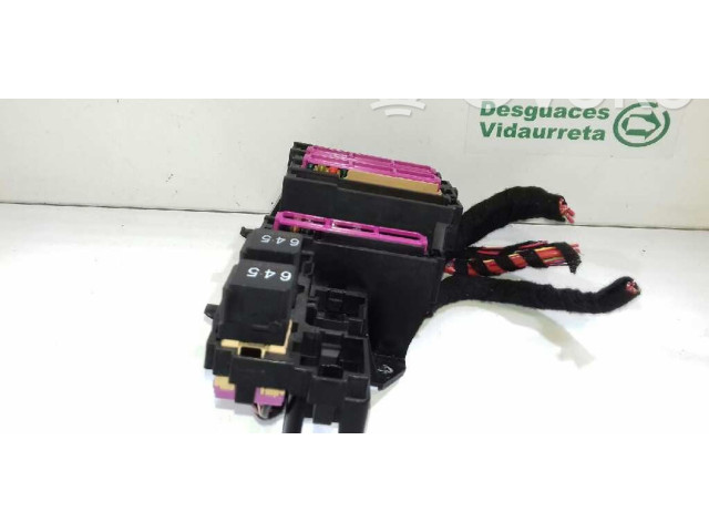 Блок предохранителей Audi Q5 SQ5