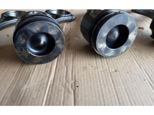 Píst 059AA   Audi Q7 4L     