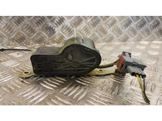 Моторчик стеклоочистителя 4240545, 0390206935 Saab 900