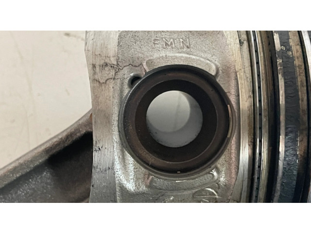 Píst 7803033, 7807345 BMW 3 E92 E93 pro naftový motor 2.0