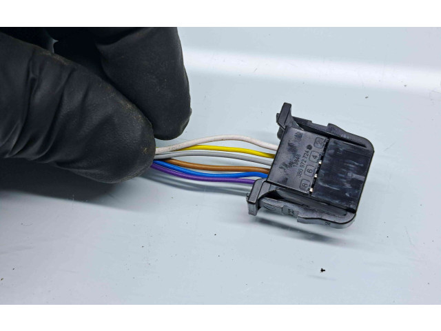 Зеркало электрическое        Skoda Fabia Mk3 (NJ)  2015 - 2021 года   