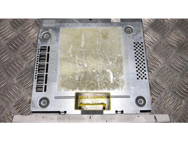 Радио/ проигрыватель CD/DVD / навигация