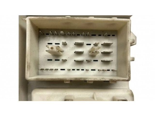 Блок предохранителей 66730C, 05004846 Mazda 3 I