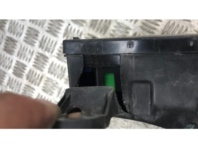 Pojistková skříňka 284B73NE3A Toyota Yaris 2016