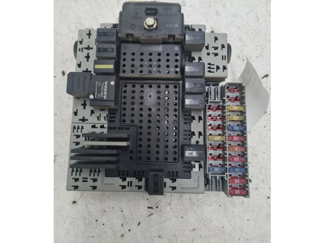 Блок предохранителей 8676286, 8676286 Volvo V70