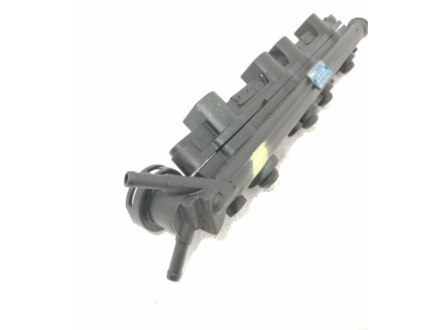 Топливная рампа 037133313J Volkswagen PASSAT B3 2.0