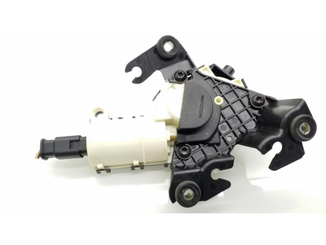 Притягиватель задней крышки