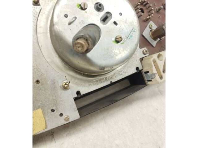 Панель приборов 1235420901, 0105422706   Mercedes-Benz W123       