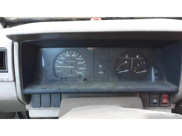 Панель приборов    Nissan Vanette       