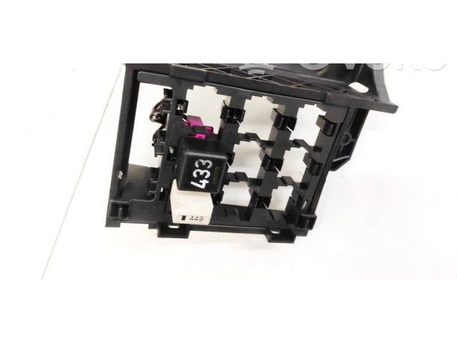 Блок предохранителей 1T1937503A Volkswagen Golf Plus