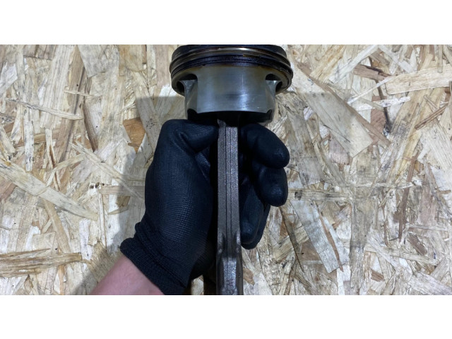 Píst 784323704, 111213678 BMW 5 F10 F11 pro benzínový motor 4.4