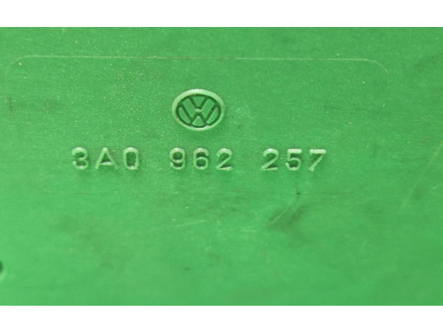 Блок управления центрального замка    3A0962257   Volkswagen PASSAT B4