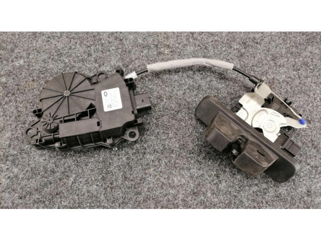 Притягиватель задней крышки