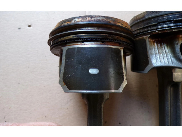 Píst 120106154R Nissan Juke II F16