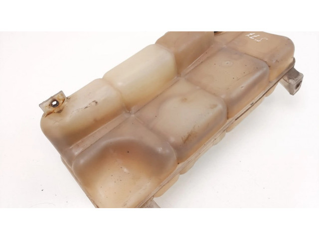 Расширительный бачок охлаждающей жидкости