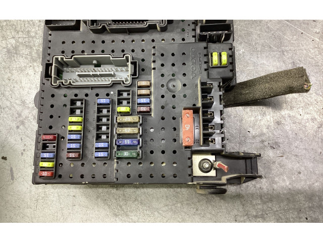Блок предохранителей 8676391, 04W264 Volvo V70