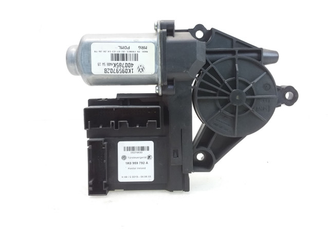 Передний двигатель механизма для подъема окон