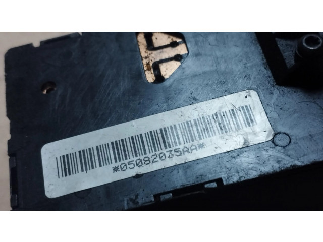 Ручка стеклоочистителей 05082035AA Chrysler Pacifica