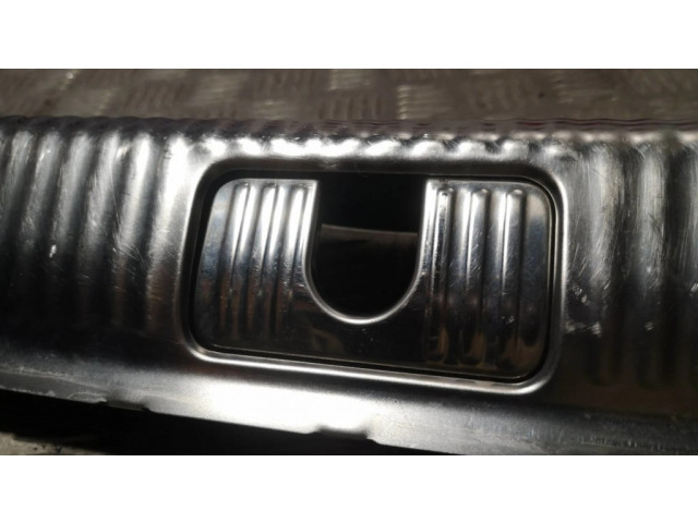 Отделка порога багажника