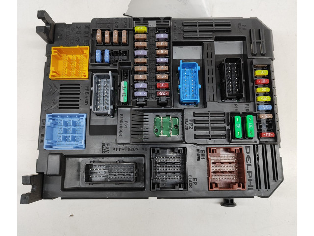 Блок предохранителей 9819851480   Peugeot 5008 II    