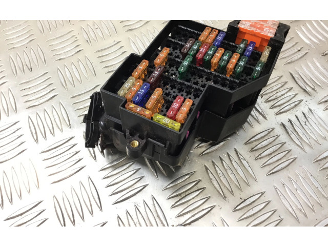 Pojistková skříňka 7P0941828B, 7P0941824B Porsche Cayenne (92A) 2016