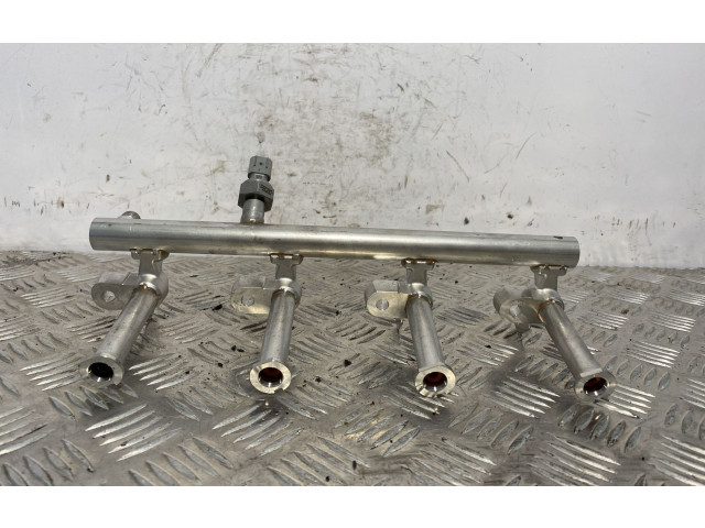 Vstřikovací lišta 31478555 Volvo XC40 pro benzínový motor 2.0