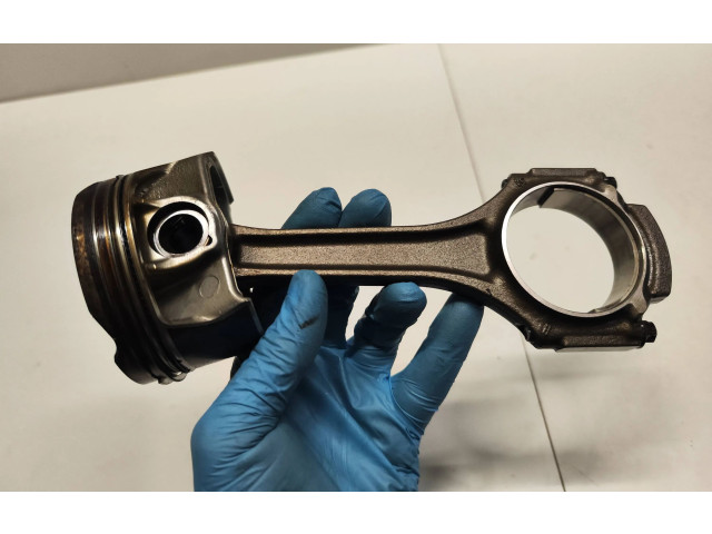 Píst A17700q06, A17700 Mercedes-Benz C AMG W205