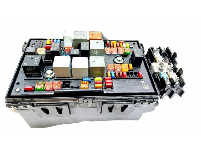 Pojistková skříňka 13368645 Opel Zafira C 2014