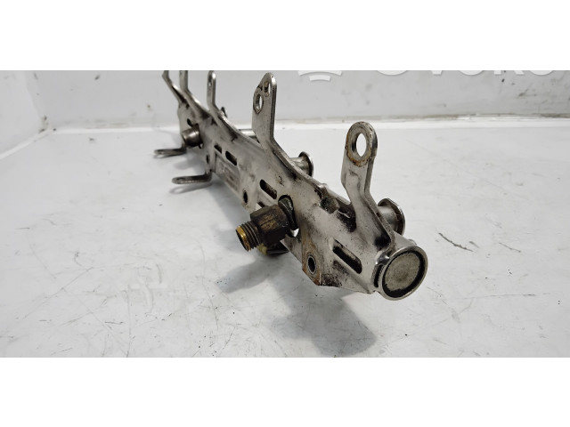 Vstřikovací lišta 06J133317G Audi A3 S3 8P pro benzínový motor 1.8 1050