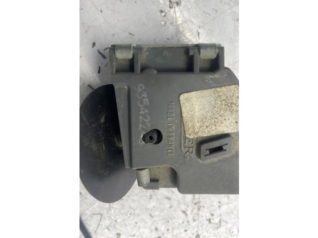 Ручка стеклоочистителей    Renault Trafic I