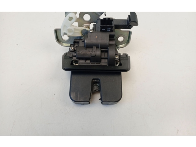 Замок багажника 8U0827520 Audi Q3 8U 2011 - 2016 года