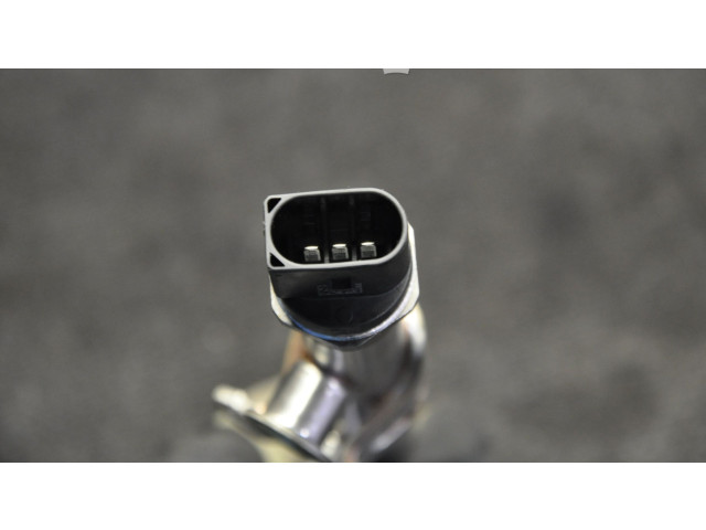 Топливная рампа 04E133320D   Volkswagen PASSAT B8  