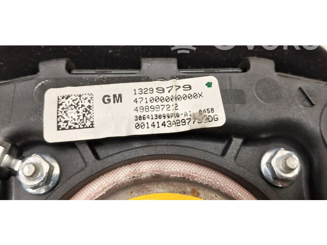 Подушка безопасности водителя 13299779 Vauxhall Astra J