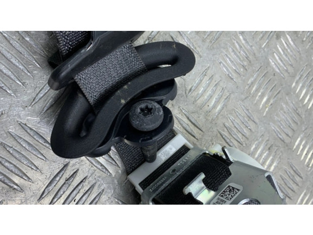 Задний ремень безопасности