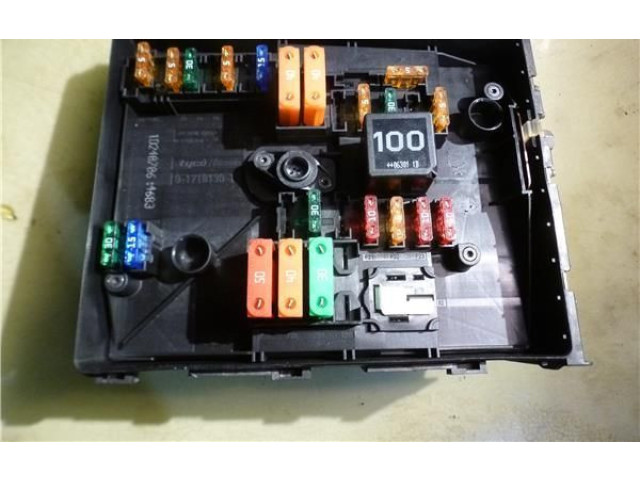   Pojistková skříňka 1K0937125A   Volkswagen Caddy 2006